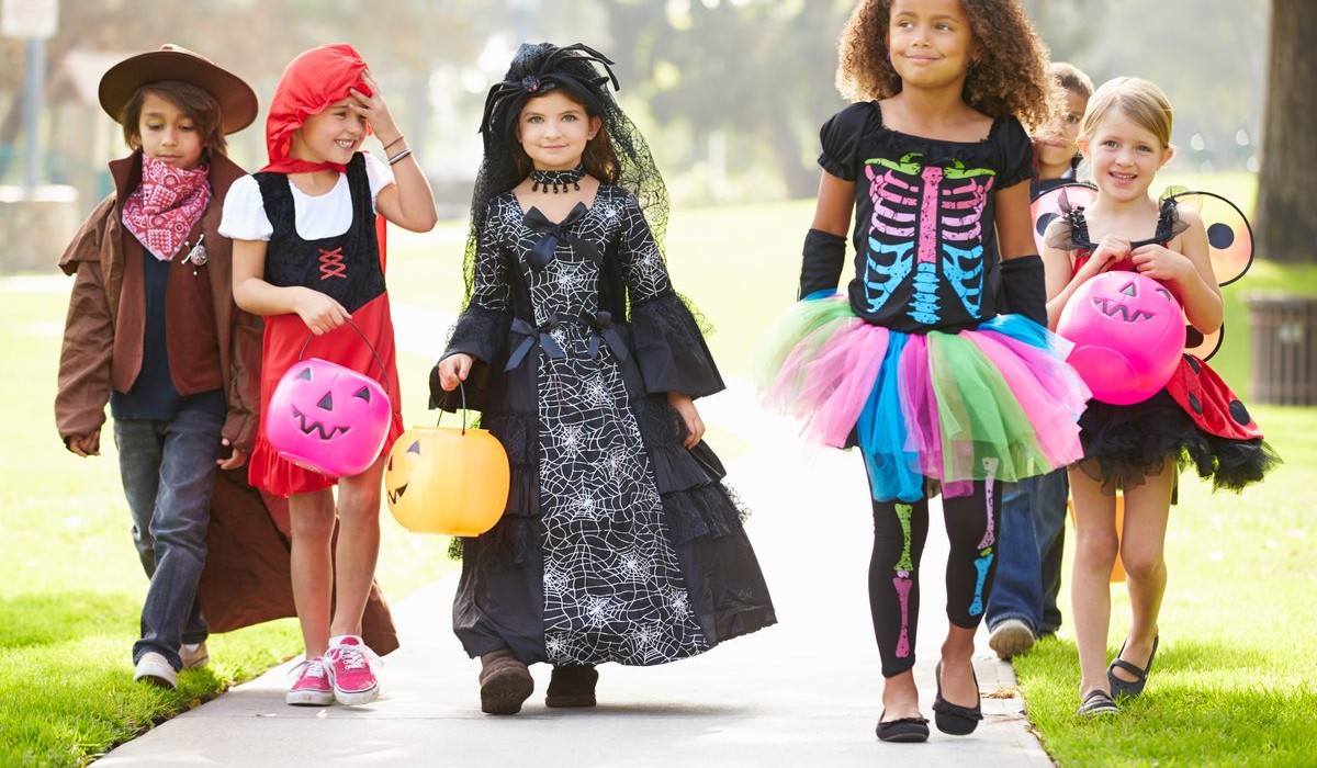 Post Photo for Aase Haugen residents invite kids to trick or treat